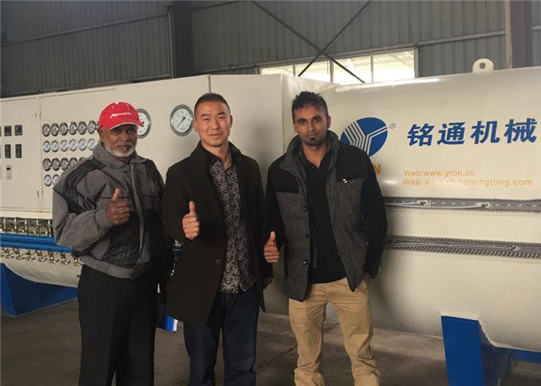 外國(guó)友人合影